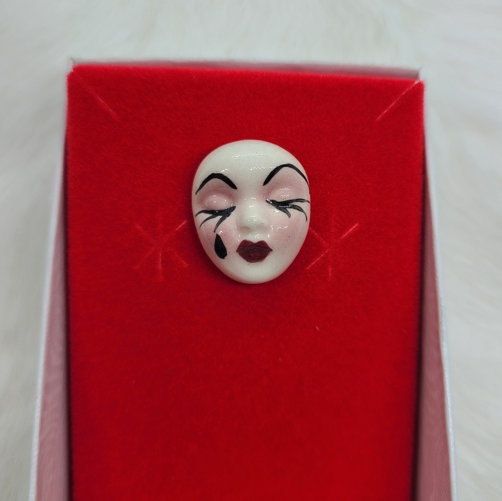Vintage Fancy Faces Brooch Pin Handpainted Porcelain Mask Teardrop - Picture 2 of 5